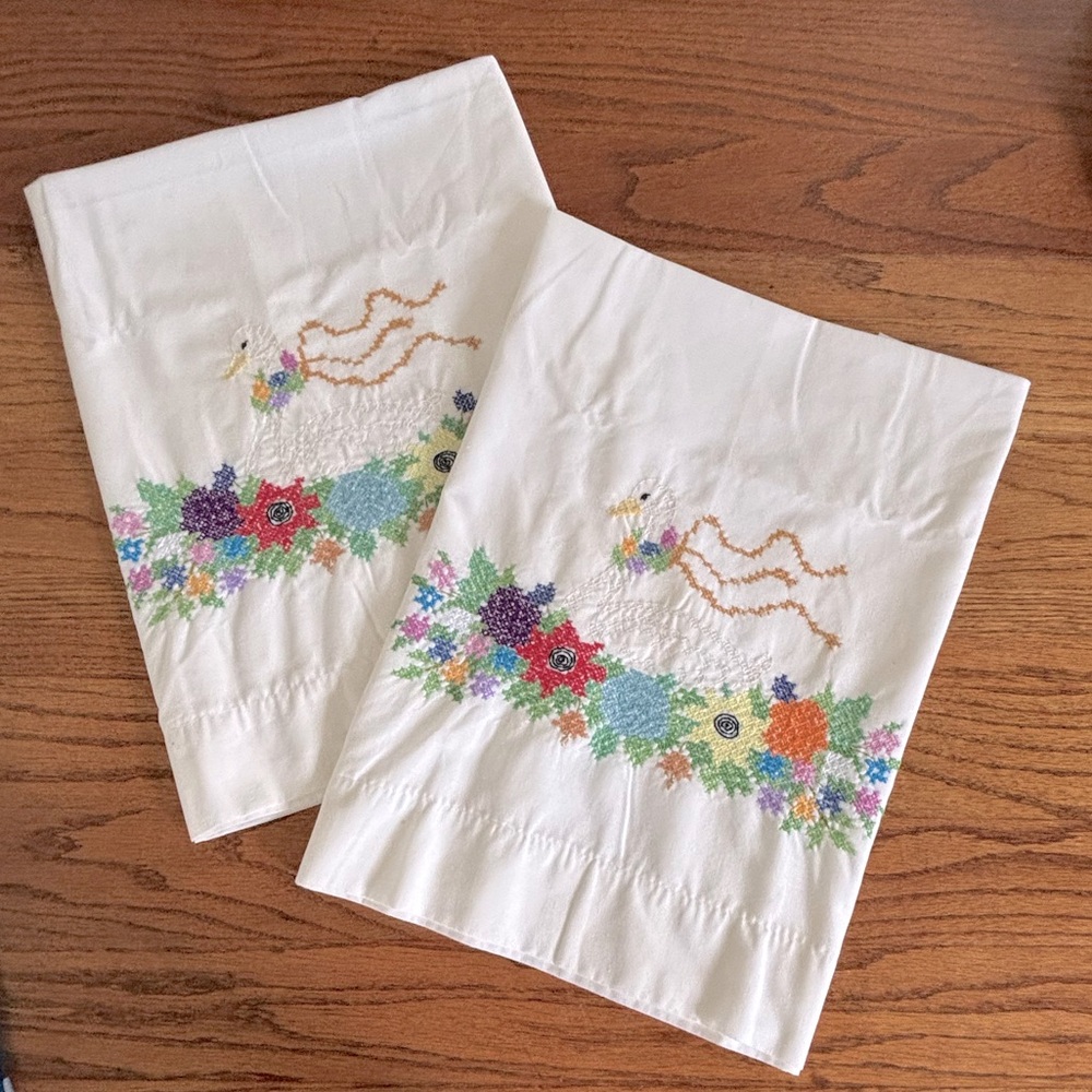 Vintage White Linen Golden Goose Multicolor Embroidery Pillowcases